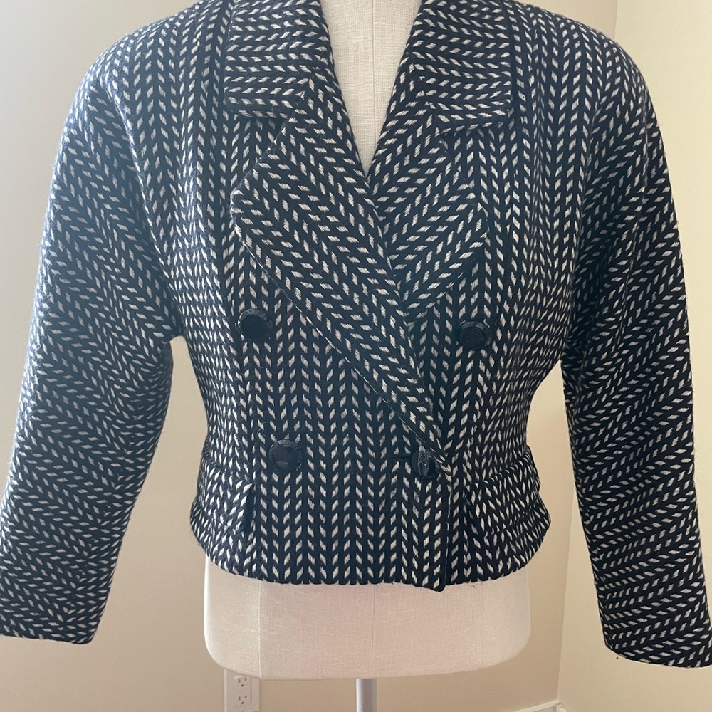 Vintage 80’s 100% wool cropped blazer by Premier Collection. Size small.